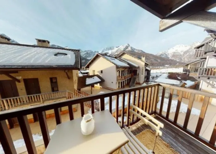 Bright 30 M With Balcony Center Villa
