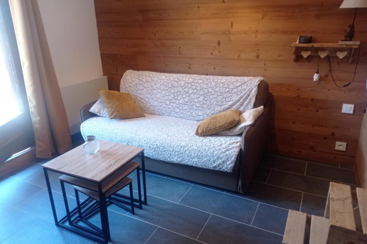 Apartment Bright 30 M With Balcony Center *