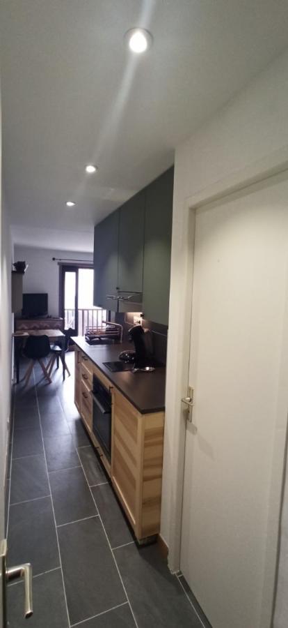 Apartment Bright 30 M With Balcony Center