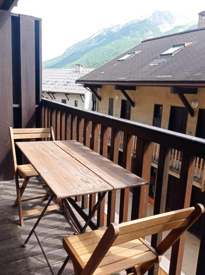 Apartment Bright 30 M With Balcony Center *